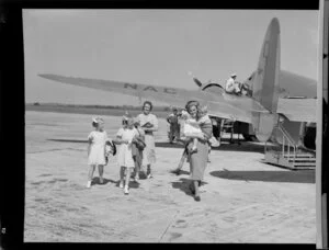 Passengers disembarking from New Zealand National Airways Corporation aircraft