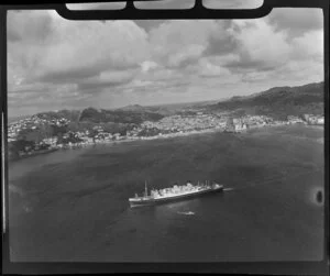 Dominion Monarch (ship) in Wellington Harbour
