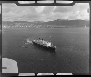 Dominion Monarch (ship) in Wellington Harbour