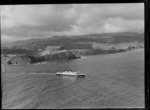 Dominion Monarch (ship) leaving Wellington Heads