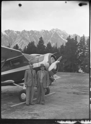 Blackmores Air Services, J Blackmore and Leo L White at Queenstown
