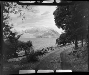 Gravel road beside Lake Ohau, Waitaki County