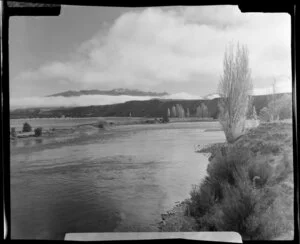 Clutha River, Lake Wanaka, Otago during autumn