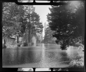 Christchurch Botanic Gardens, featuring the Avon River and a building on the bank