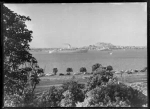 Steamship 'Orsova' in Auckland Harbour, Judges Bay (foreground) and Devonport (centre)