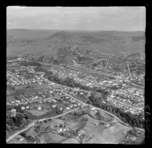 Te Kuiti, Waitomo District, showing Tammadge Street and Jennings Street and Esplanade following the river, Rora Street and State Highway 3 through town centre surrounded by housing, farmland and hills beyond