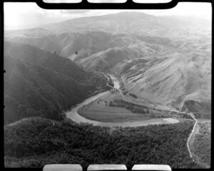 Manawatu River, including bridge