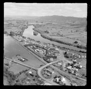Taupiri, Waikato, view of township on the banks of the Waikato River looking south, Great South Road (State Highway 1) and railway with Te Puru Street and Greenlane Road, with farmland beyond