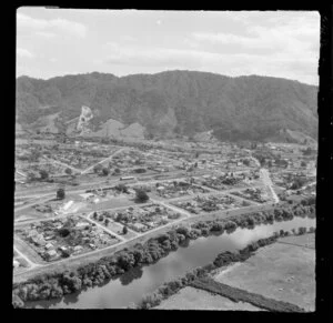 Ngaruawahia, Waikato, view north to town and the Waikato River with the Great South Road through town next to rail yard, Galileo Street and Waikato Esplanade, with Hakarimata Scenic Reserve beyond