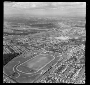 Hamilton, Waikato, view over Claudelands Show Grounds (now Jubilee Park) with Boundary Road, Heaphy Terrace and Brooklyn Road, looking south to farmland beyond