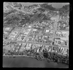 Hamilton, Waikato, view over the Waikato River to Lake Rotoroa with Victoria Street, Anglesea Street and Pembroke Street with residential and commercial buildings