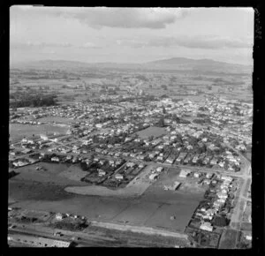 Te Awamutu, Waikato, view east to Te Awamutu College with sports fields, North Street and Goodfellow Street intersecting with Alexander Street, with housing to farmland beyond