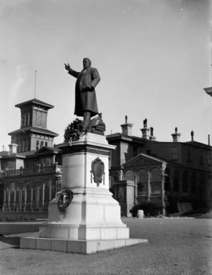 Sir Thomas Brock's statue of Richard John Seddon in Parliament grounds, Wellington