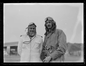 Squadron Leader E A Gibson and Squadron Leader E M E Grundy, Royal New Zealand Air Force