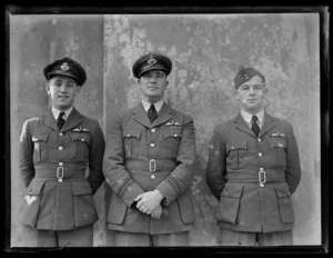 Flying Officer Quill, Squadron Leader Olsen, Flight Officer L A Robertson, Royal New Zealand Air Force
