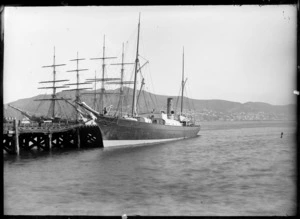 Steamship Stella at Railway Wharf, Lambton, Wellington