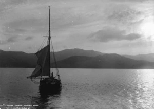 Muir and Moodie fl 1898-1916 : Sailing boat on Akaroa Harbour