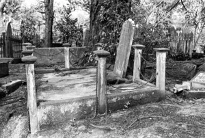 The grave of Thomas Anderson and the Williams, Barrow and Mudgway family, plot 2607, Bolton Street Cemetery