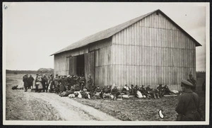 Allied prisoners from Oflag IX.A/Z outside barn