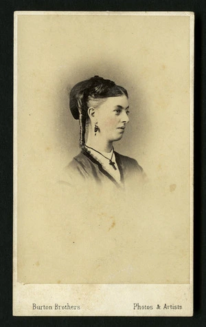 Burton Brothers (Dunedin) fl 1868-1896 :Portrait of Lizzie Cairns 1870