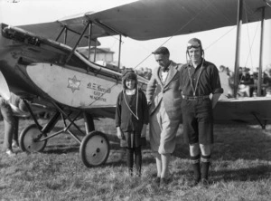 Group alongside a De Havilland Gipsy Moth aeroplane, Wanganui Racecourse
