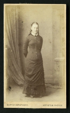 Burton Brothers (Dunedin) fl 1868-1896 :Portrait of unidentified young woman