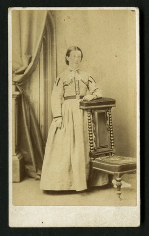 Burton Brothers (Dunedin) fl 1868-1896 :Portrait of unidentified young woman