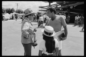 Photograph of Mrs Kohine Ponika and man in discussion at New Zealand Polynesian Festival