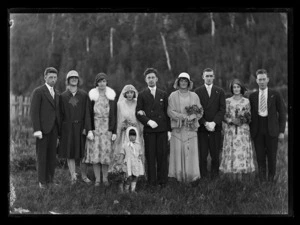 Extended wedding party at Beckwith-Wallenburg wedding on 4 April 1931