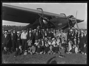 Visit of "Southern Cross" to Prendegast's paddock in Ikamatua on 14 March 1934