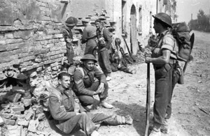 Kaye, George, 1914- : NZ infantry rest after their capture of the Italian town of Barbiano