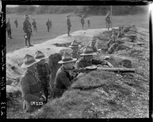 Otago Battalion receiving Lewis gun training at Sling Camp, England