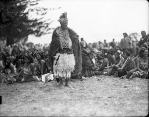 Mita Taupopoki speaking on a marae