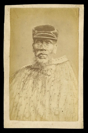 Carnell, Samuel 1832-1920 : Portrait of an unidentified Maori man
