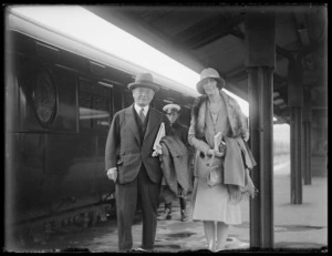 Leopold Stennett Amery and his wife at Wellington Railway Station
