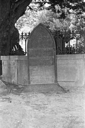 The Grigg family grave, plots 144.P to 146.P, Sydney Street Cemetery.