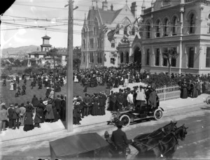 Crowd outside Parliament Buildings, Wellington, celebrating Dominion Day