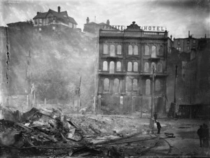 Facade of the Trocadero Hotel, Lambton Quay, Wellington, after the 1906 fire