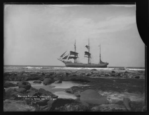 Sailing ship Antioco [i.e. Antiocco] Accame stranded on Kartigi [i.e. Katiki] Beach, Oct 31, 1901
