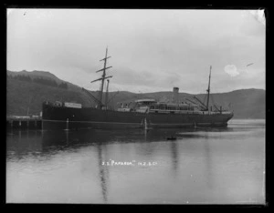 Steam ship Paparoa at Port Chalmers