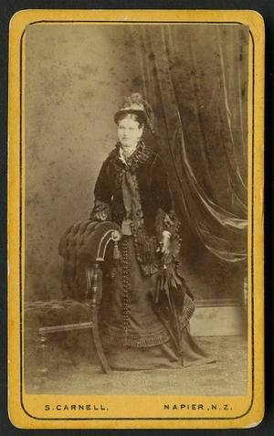 Carnell, Samuel 1832-1920 : Portrait of unidentified woman