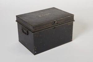Maker unknown :Tin trunk labelled K.M.M. formerly belonging to Katherine Mansfield. 1913-1923].