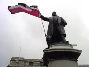 Statue of Richard Seddon holding a tino rangatiratanga flag, Parliament Grounds, Wellington