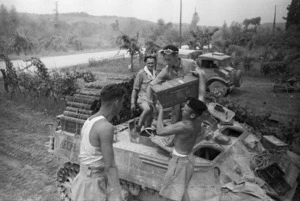 Kaye, George, b 1914 :Soldiers of 2nd NZEF, 4th Armoured Brigade, loading ammunition on to Honey Tanks during the advance towards Florence, Italy