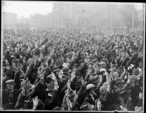 Crowd in Cathedral Square, Christchurch, waving to departing World War I troops