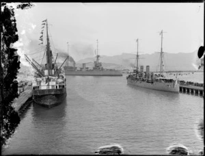 Steamships HMS New Zealand and HMS Pyramus and another unidentified vessel, Lyttelton wharves