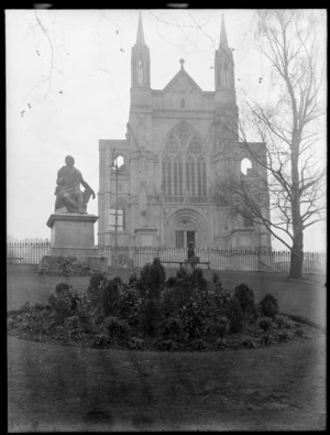 St Paul's Anglican Cathedral, Dunedin, with a statue of Robert Burns foreground