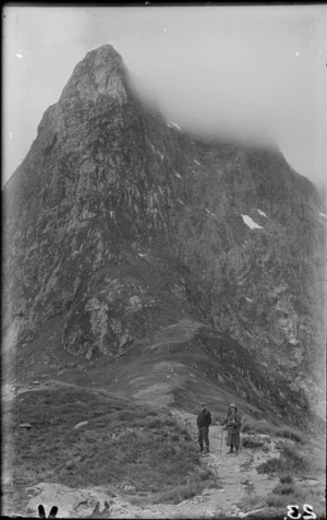 Mount Balloon from Mackinnon Pass