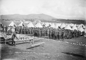 Soldiers, including mess orderlies, at camp in Tapawera