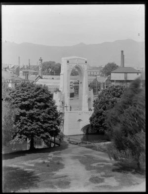 A view of the Bridge of Remembrance over the Avon River from Cambridge Terrace side